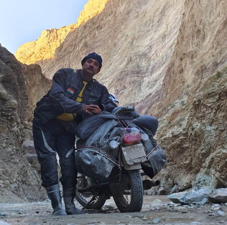 The Artist & his colour brush 